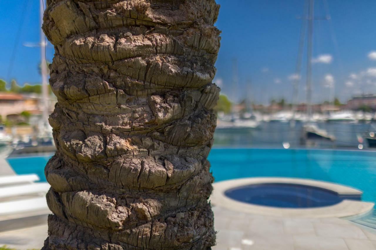 פורנרי Residence Delfino, Portorosa מראה חיצוני תמונה