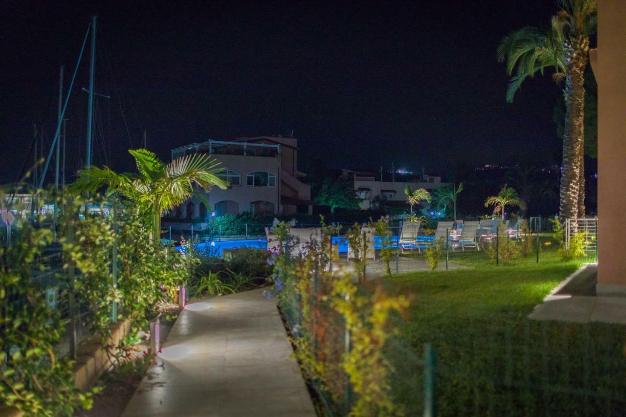 פורנרי Residence Delfino, Portorosa מראה חיצוני תמונה
